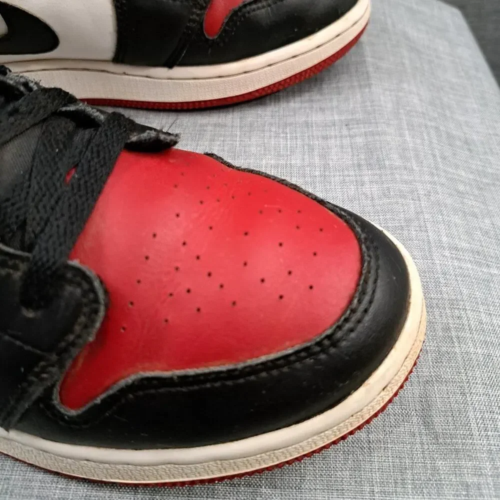 %2021 Nike Air Jordan 1 Low GS - Bred Toe Size 7Y / AJ10